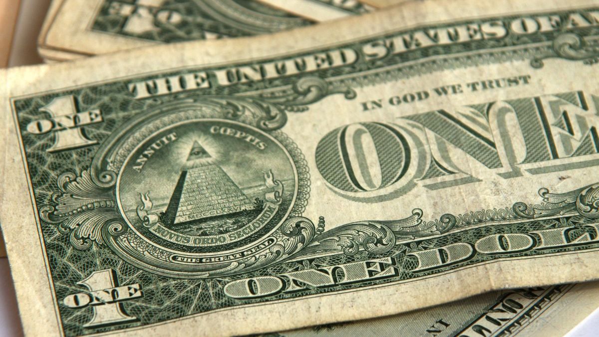 Наличный курс валют 15 ноября: доллар не думает останавливаться