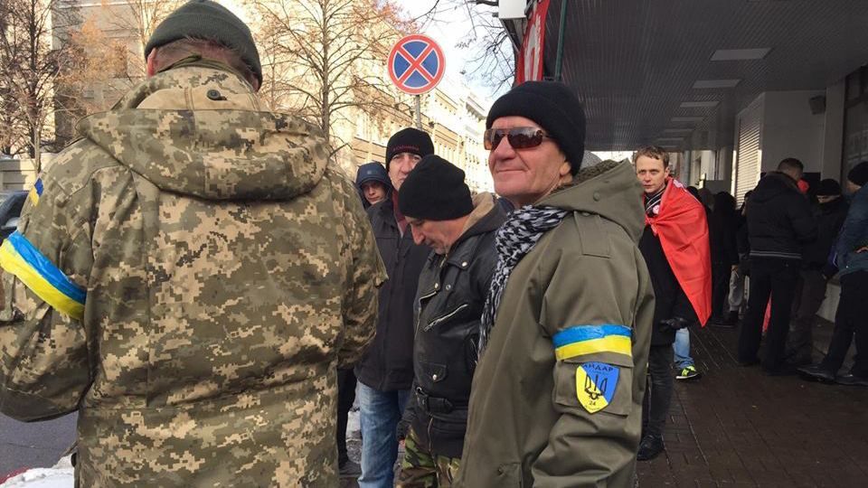 Когда-то были "титушки", а теперь "атошки", – волонтер о протестах в Киеве
