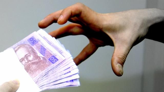 Заместитель мэра Славянска погорел на многотысячной взятке: опубликованы фото Заместитель мэра Славянска погорел на многотысячной взятке: опубликованы фото