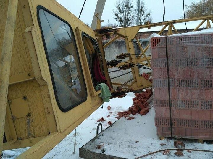 Роковое падение крана во Львове: от полученных травм крановщик скончался