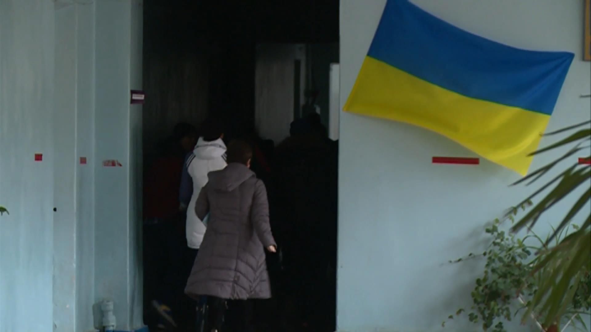 Страшна реальність наших днів: як школярі з Донбасу відпрацьовують евакуацію Страшна реальність наших днів: як школярі з Донбасу відпрацьовують евакуацію