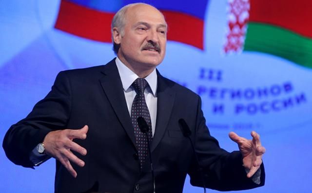 Из Украины в Беларусь потоком идет оружие, – Лукашенко