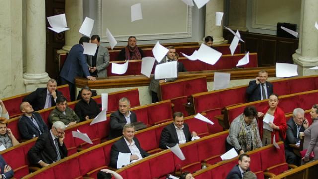 Хто поплатиться через декларації: стали відомі прізвища депутатів, яких викрила ГПУ Хто поплатиться через декларації: стали відомі прізвища депутатів, яких викрила ГПУ