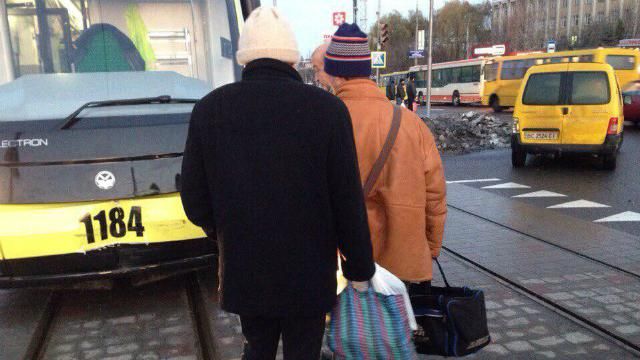 Через полдня после запуска новый трамвай во Львове попал в ДТП: появились фото Через полдня после запуска новый трамвай во Львове попал в ДТП: появились фото