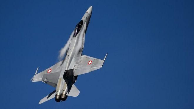 Россияне заявили, что их преследовали швейцарские истребители Россияне заявили, что их преследовали швейцарские истребители