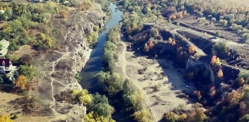 Невероятная красота Букского каньона: густые леса, горные реки и водопады