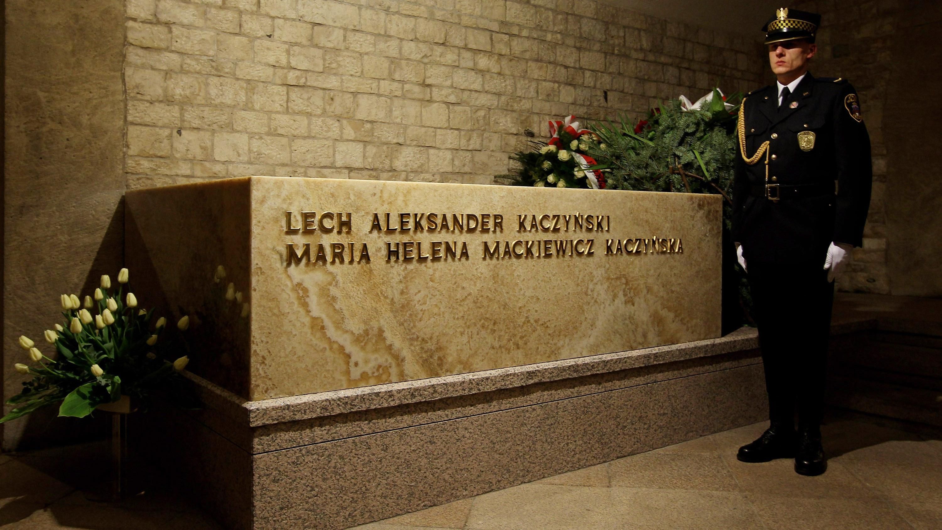 Леха Качиньского и его супругу перезахоронили в Кракове Леха Качиньского и его супругу перезахоронили в Кракове