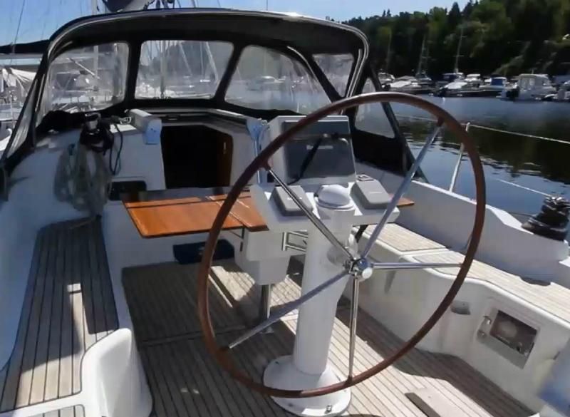 Навіщо суддівській родині французька яхта на Дніпрі Навіщо суддівській родині французька яхта на Дніпрі