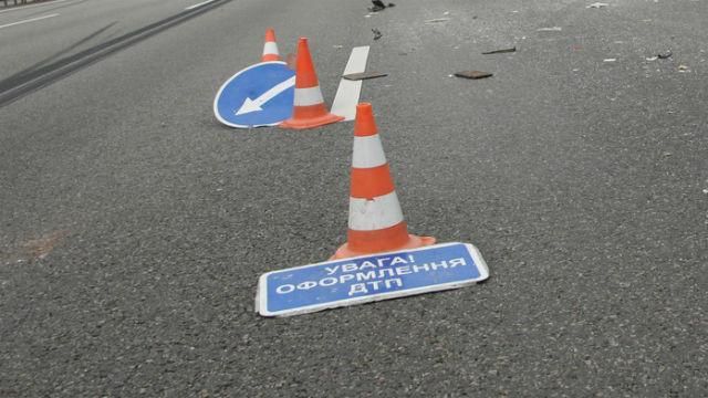 Lexus влетел в автобус – много людей пострадало Lexus влетел в автобус – много людей пострадало