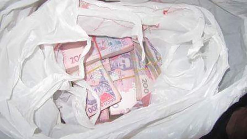 7 кілограм грошей намагалися провезти на Донбас 7 кілограм грошей намагалися провезти на Донбас