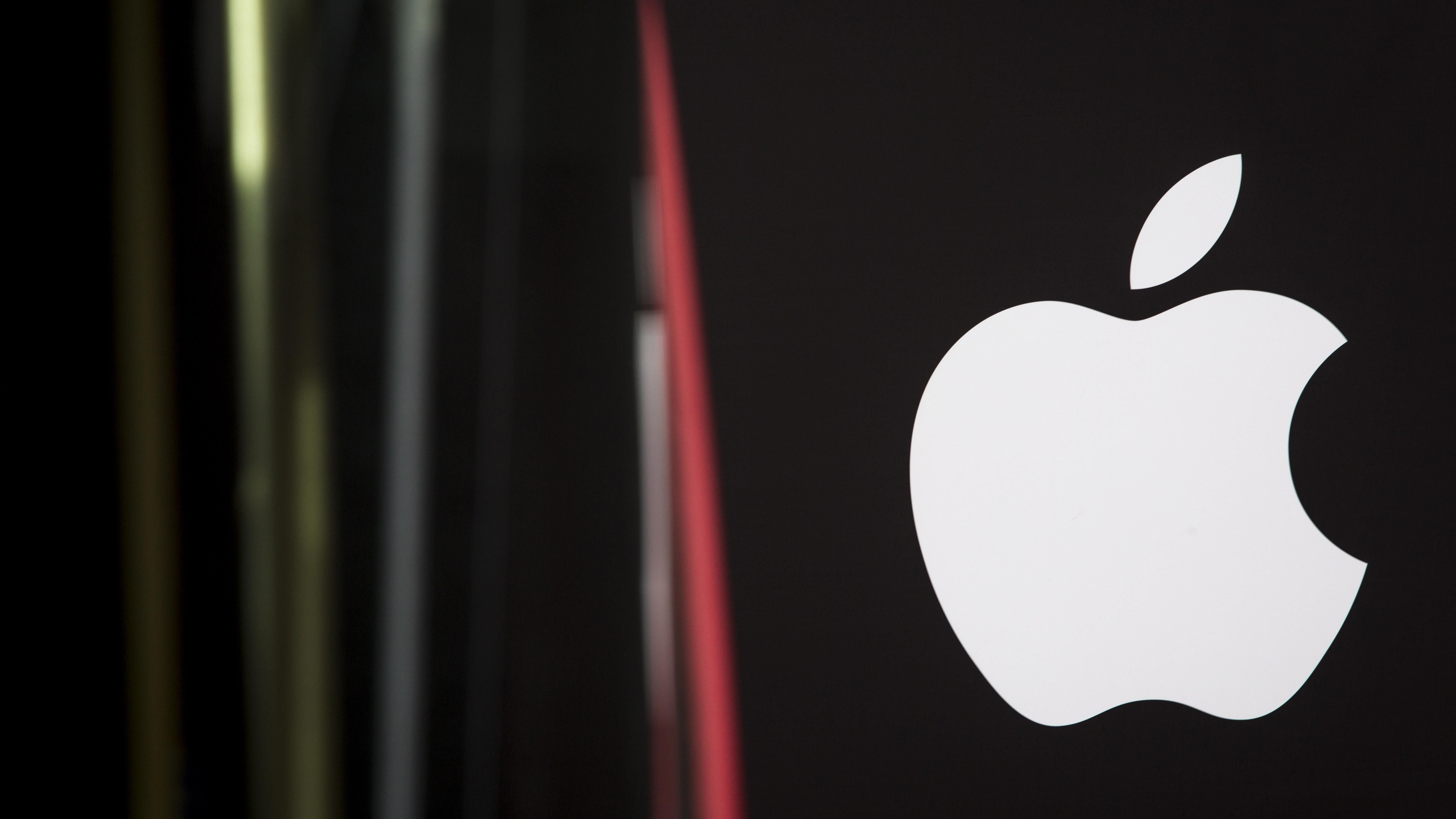 Какую частную информацию пользователей сохраняет Apple