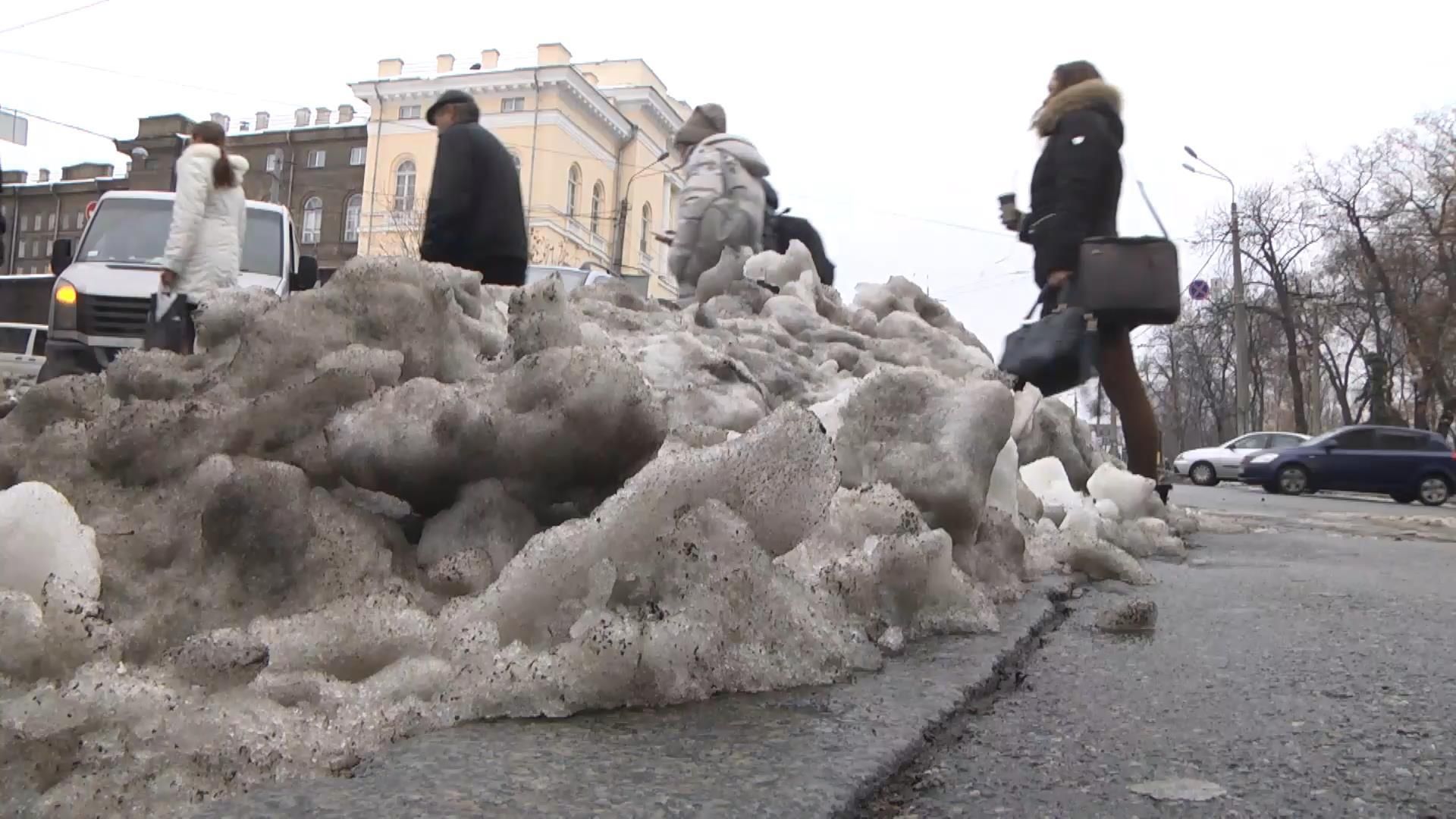 Киевляне разозлились на коммунальщиков, которые убирают только Крещатик Киевляне разозлились на коммунальщиков, которые убирают только Крещатик