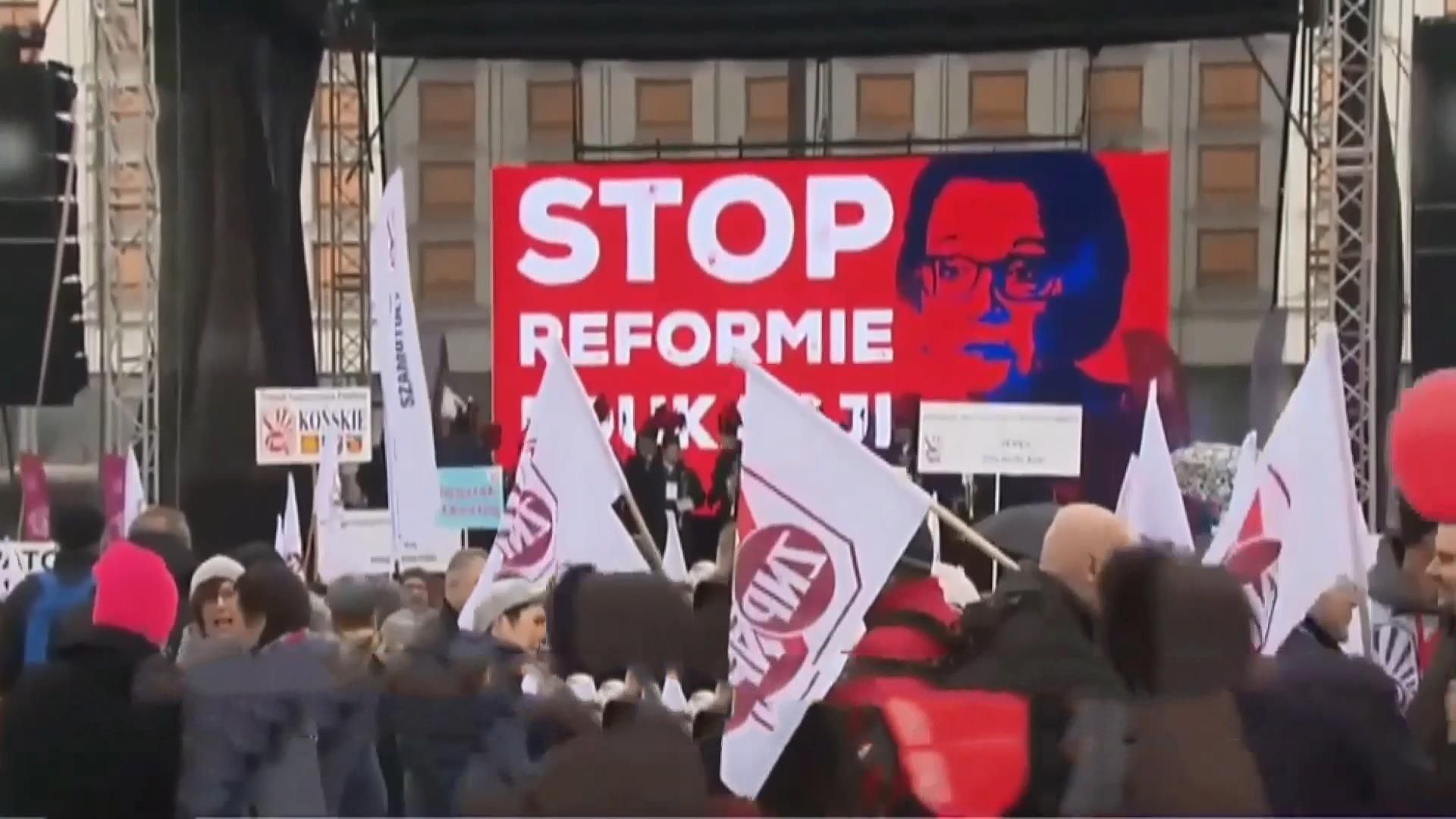 Тисячі людей вийшли протестувати в Варшаві
