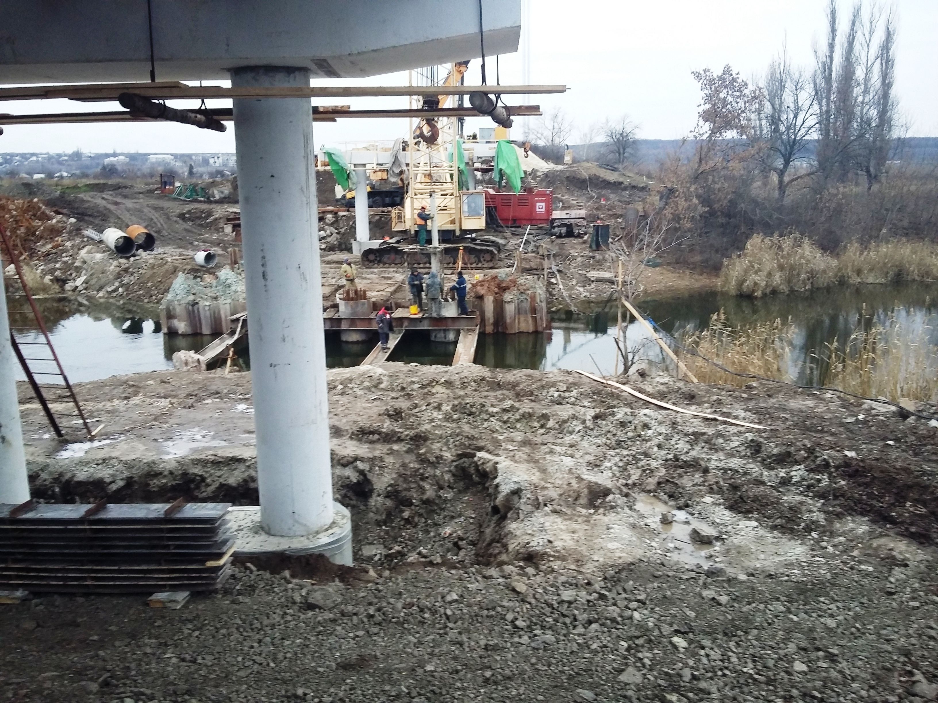 Автодор показав, як відбудовують мости на Донбасі