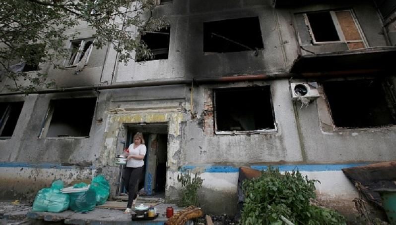 Бойовики обстріляли Красногорівку, постраждала жінка