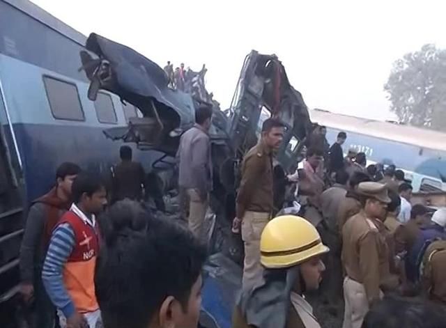 Опубликовано видео огромной железнодорожной катастрофы в Индии