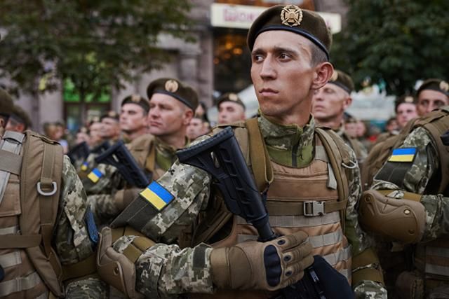Політолог розповів, як можна швидше звільнити Донбас та Крим