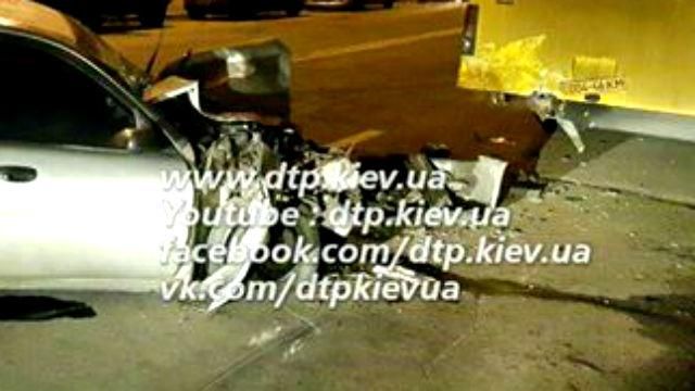 Daewoo протаранив одразу дві маршрутки у Києві Daewoo протаранив одразу дві маршрутки у Києві