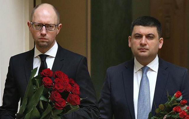 Гройсман и Яценюк поздравили украинцев с Днем достоинства и свободы