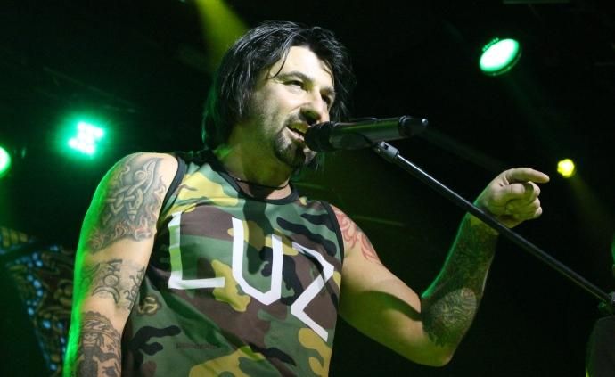 Фронтмен Kozak System наважився на незвичний жест заради дітей-сиріт Фронтмен Kozak System наважився на незвичний жест заради дітей-сиріт