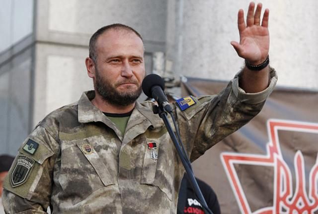 Ярош и еще 8 бойцов АТО получили ордена от Порошенко
