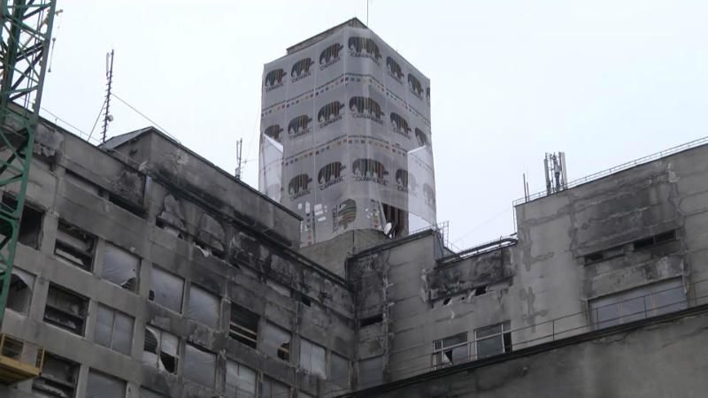 Незаконные надстройки над Домом профсоюзов демонтируют Незаконные надстройки над Домом профсоюзов демонтируют