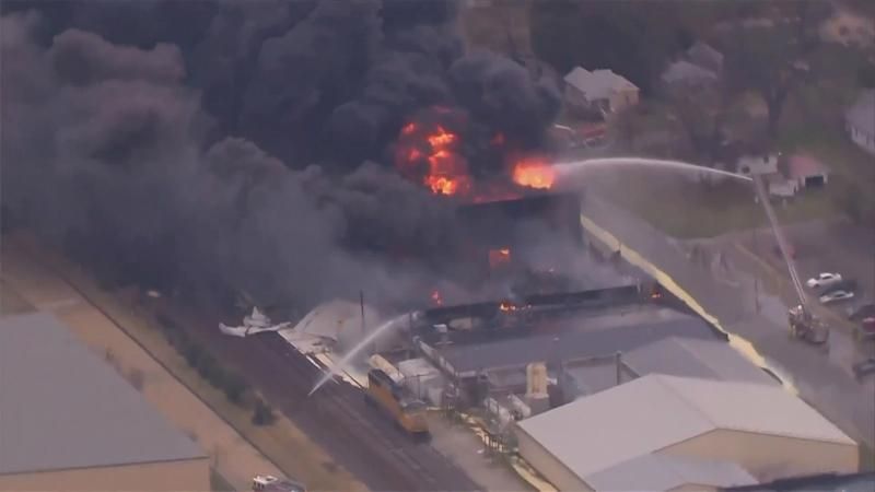 В США эвакуируют целый город из-за взрыва на химзаводе В США эвакуируют целый город из-за взрыва на химзаводе