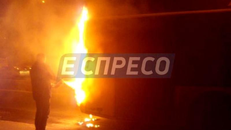 В Киеве внезапно вспыхнул троллейбус В Киеве внезапно вспыхнул троллейбус
