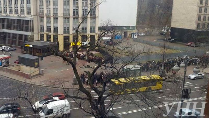 На мітинг як на роботу. Люди знову починають заповнювати урядовий квартал На мітинг як на роботу. Люди знову починають заповнювати урядовий квартал