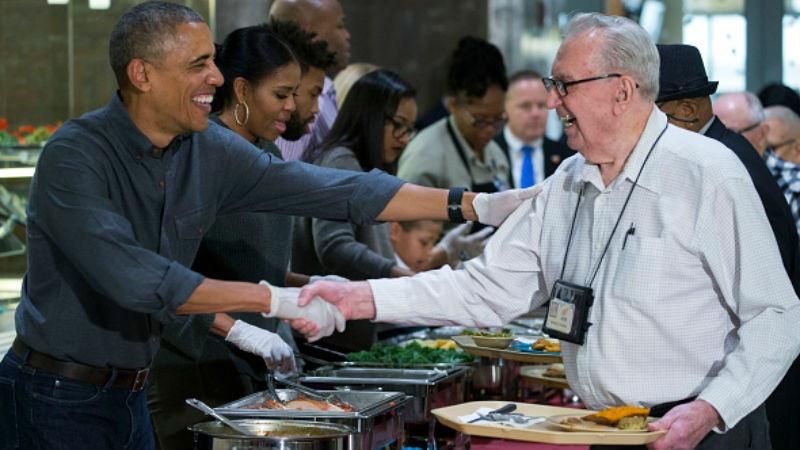 День благодарения в США: трогательные фото официального празднования семьи Обамы