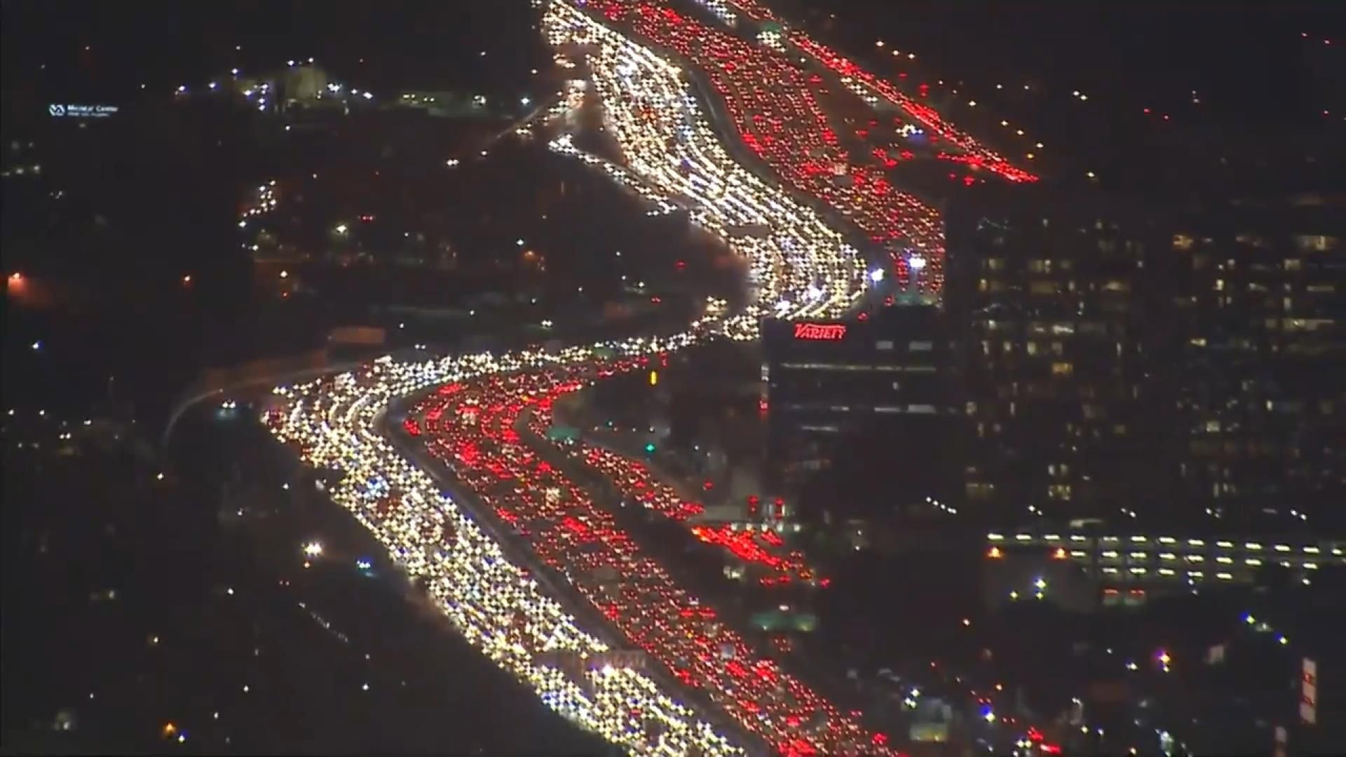 Через святкування в США надзвичайні затори: з'явилися вражаючі фото з безпілотника Через святкування в США надзвичайні затори: з'явилися вражаючі фото з безпілотника