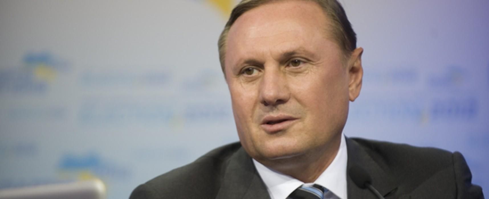 Добровольчі батальйони чатують на Єфремова під судом Добровольчі батальйони чатують на Єфремова під судом