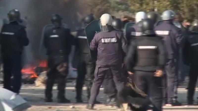 Мигранты подожгли свой лагерь на греческом острове Мигранты подожгли свой лагерь на греческом острове