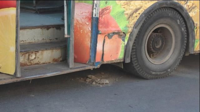 Троллейбус насмерть сбил пешехода в Киеве Троллейбус насмерть сбил пешехода в Киеве