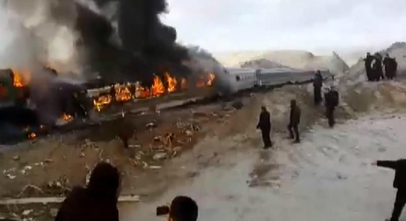Смертельне зіткнення пасажирських потягів в Ірані
