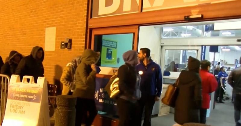 Як проходить грандіозна Чорна п'ятниця в США
Як проходить грандіозна Чорна п'ятниця в США