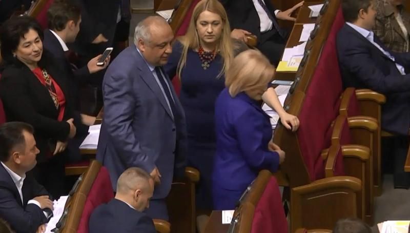 Сьогодні найбільше жінок в українському парламенті за всі часи незалежності
Сьогодні найбільше жінок в українському парламенті за всі часи незалежності