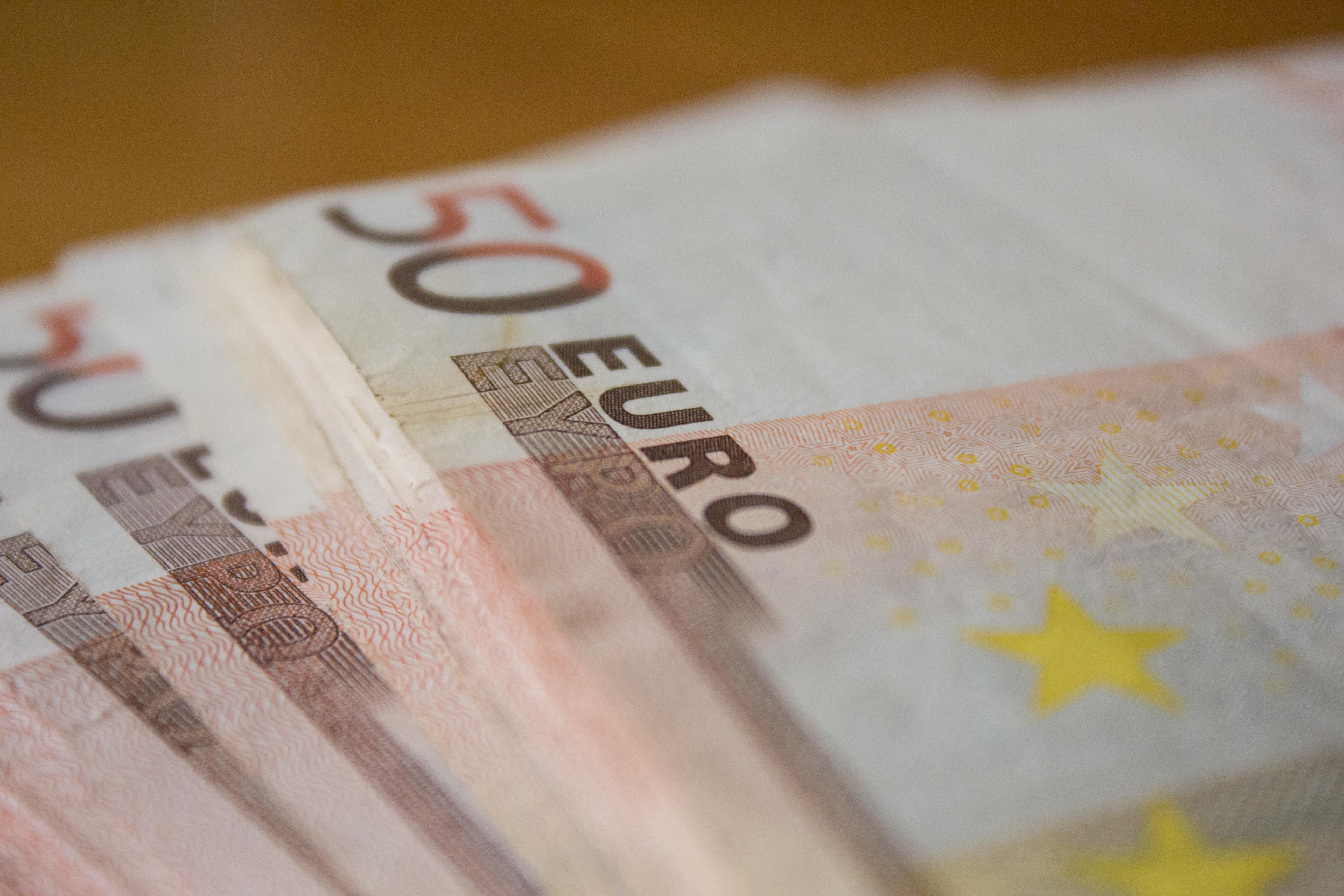 Наличный курс валют на 25 ноября: евро снова дорожает