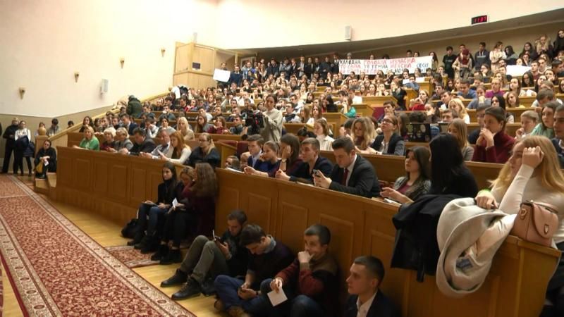 Протести студентів у Києві вплинули на рішення ректорату
Протести студентів у Києві вплинули на рішення ректорату