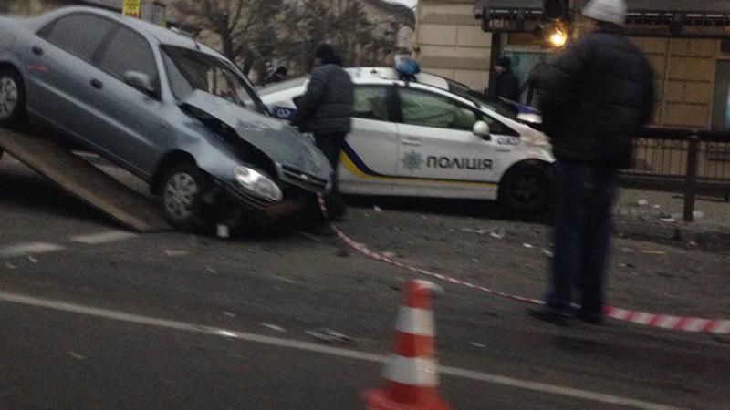 Таксист протаранил патрульных в Днепре Таксист протаранил патрульных в Днепре