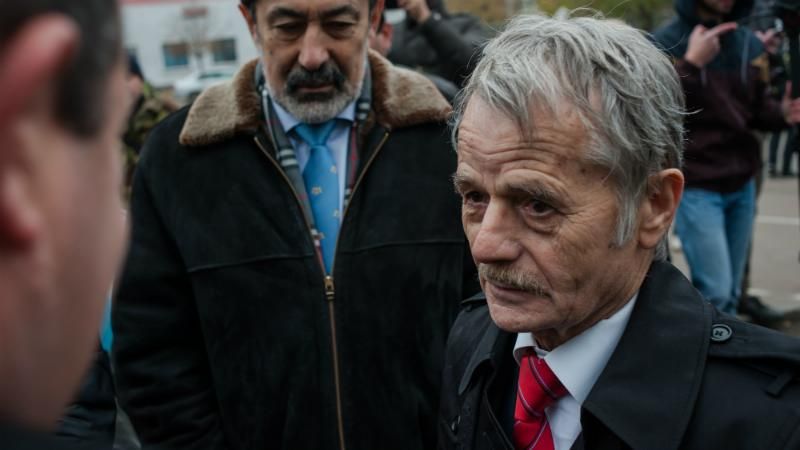 Джемілєв нарешті зустрівся із сином: з'явилось фото Джемілєв нарешті зустрівся із сином: з'явилось фото