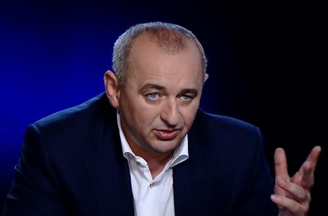 Матіос втікав від журналістів, уникаючи відповідей на запитання Матіос втікав від журналістів, уникаючи відповідей на запитання