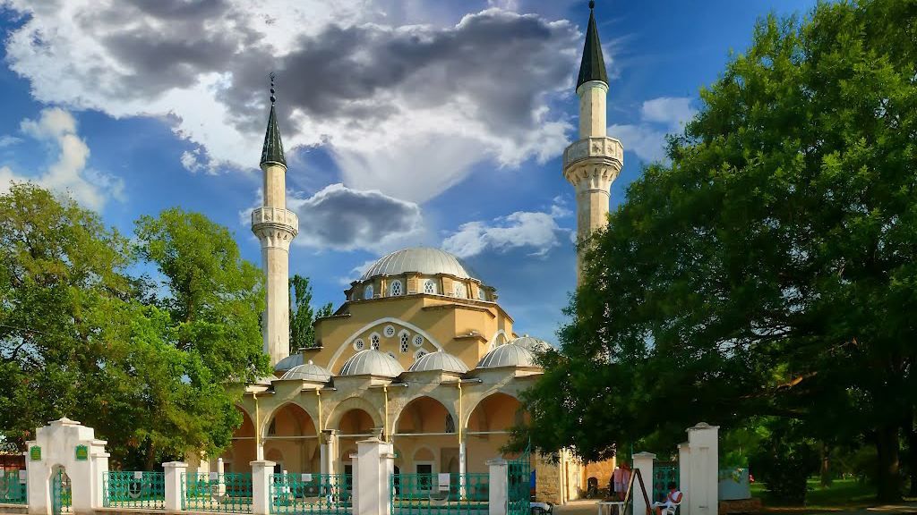 Окупанти Криму звинуватили імама в зберіганні забороненої літератури Окупанти Криму звинуватили імама в зберіганні забороненої літератури