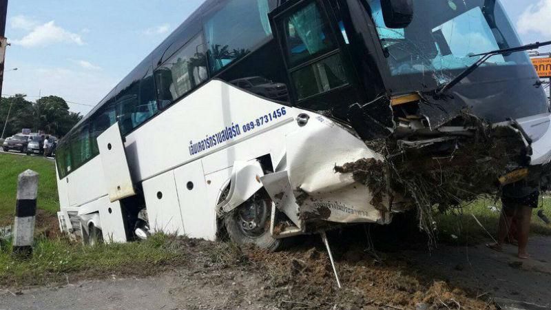 Туристи з Росії потрапили в ДТП в Таїланді, є постраждалі: з'явилися фото аварії