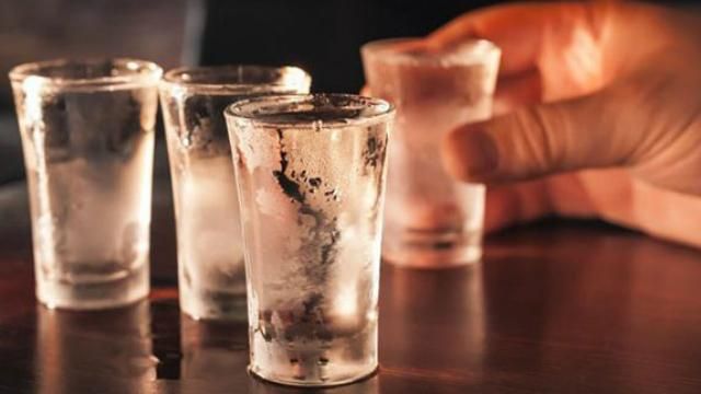 Кількість жертв сурогатного алкоголю знову зросла Кількість жертв сурогатного алкоголю знову зросла