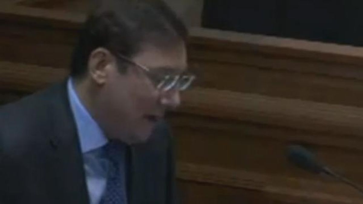 Луценко эмоционально зачитал подозрение Януковичу, но тот его не услышал