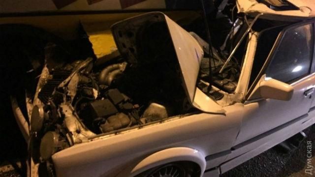 Моторошна аварія в Одесі. Маршрутка розчавила легковик Моторошна аварія в Одесі. Маршрутка розчавила легковик