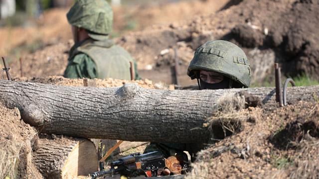 Обстрелы на передовой не утихают ни на день Обстрелы на передовой не утихают ни на день