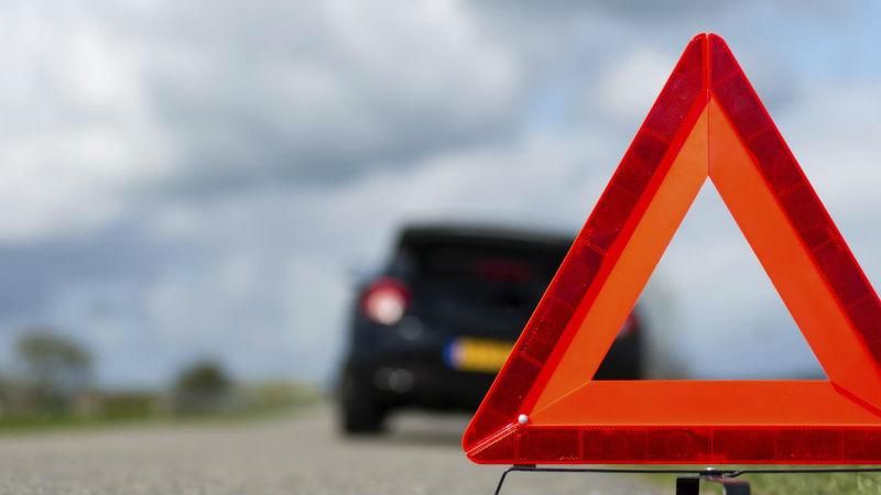 Через військову вантажівку сталася ДТП у Маріуполі, є постраждалі Через військову вантажівку сталася ДТП у Маріуполі, є постраждалі