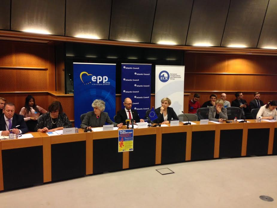 Яценюк: Единственный рецепт для нас – вместе бороться против тех, кто хочет убить демократию в мире